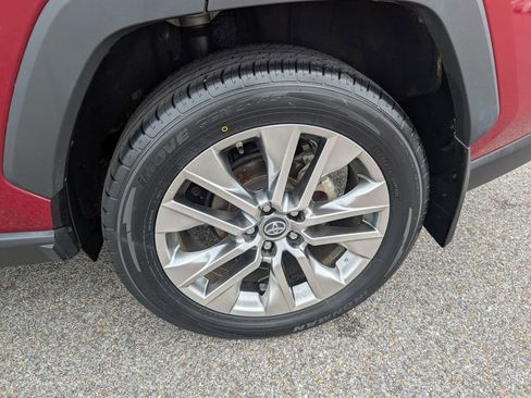 Used 2019 Toyota RAV4 XLE Premium FWD image 29