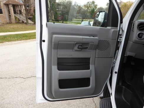 Used 2013 Ford E-350 and Econoline 350 XL image 17