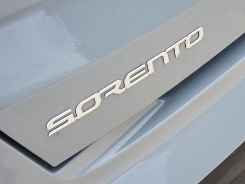 Used 2023 Kia Sorento SX image 12