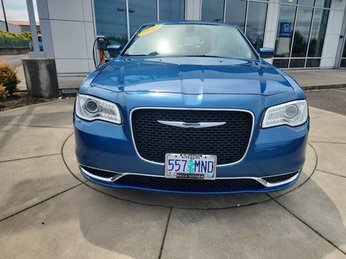 Used 2020 Chrysler 300 Touring image 8