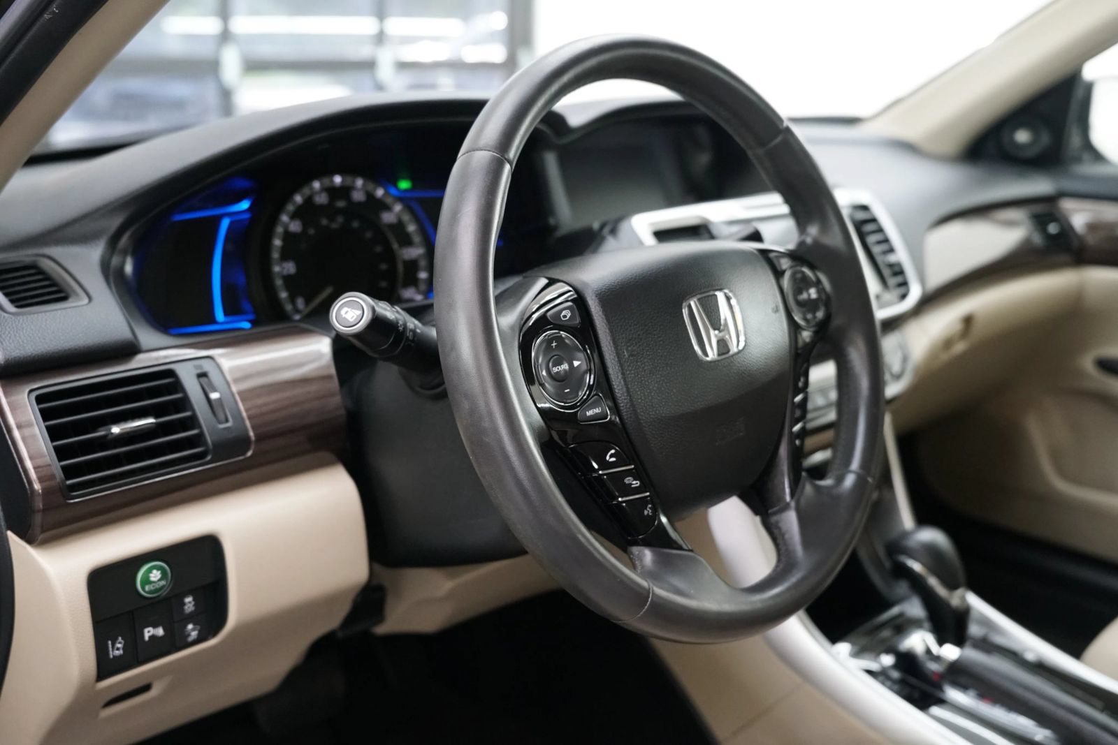 Used 2017 Honda Accord Touring image 7