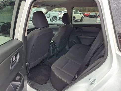 Used 2024 Nissan Rogue S image 11