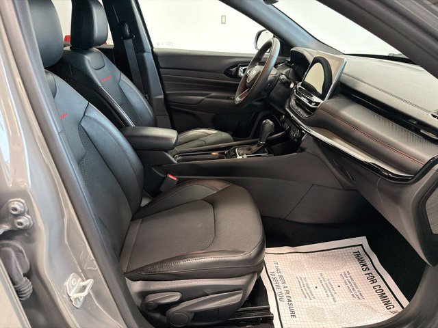 Used 2023 Jeep Compass Trailhawk w/ Trailhawk Convenience Group AWD/4WD image 33