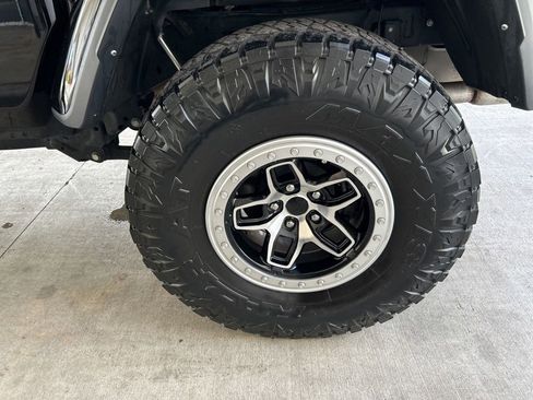 Used 2024 Jeep Gladiator Sport image 17