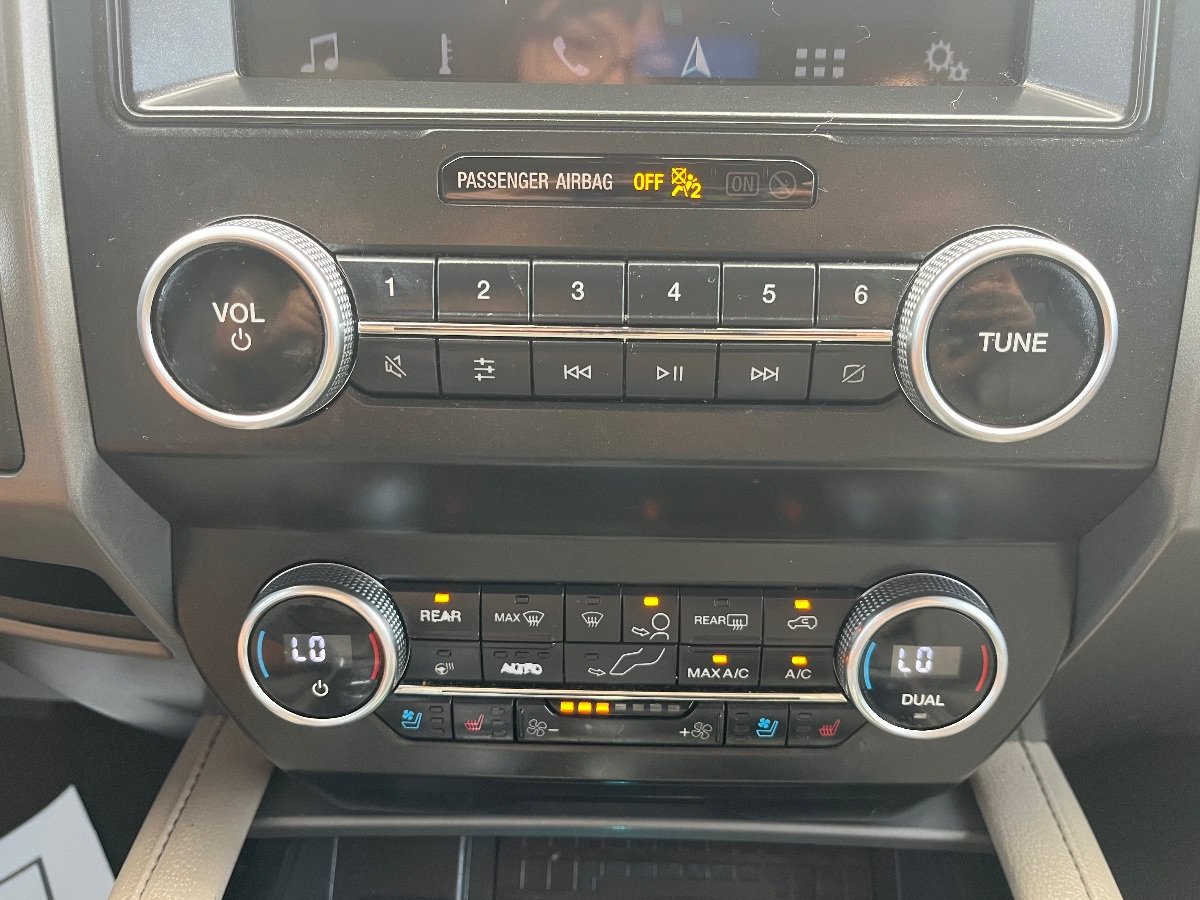 Used 2019 Ford Expedition Max XLT w/ Equipment Group 202A AWD/4WD image 16