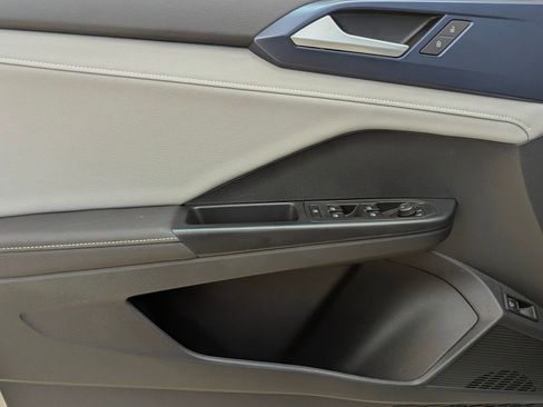 Used 2024 Volkswagen Taos SE image 21