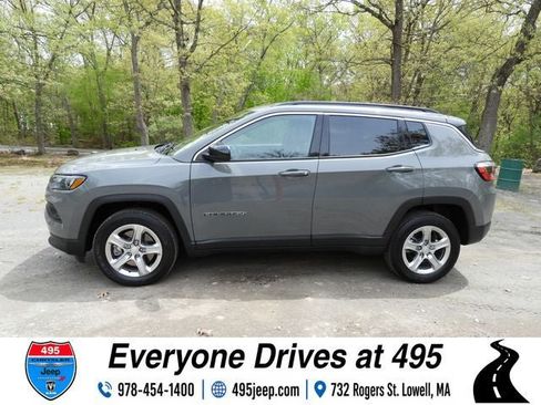 Used 2023 Jeep Compass Latitude AWD/4WD image 2