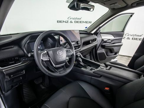 Used 2025 Toyota Grand Highlander FWD image 23