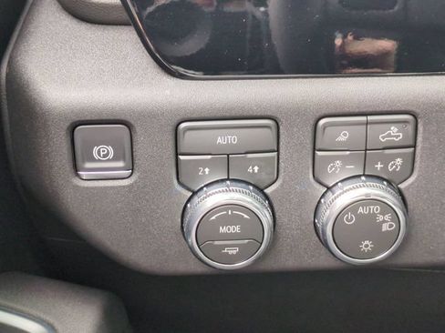 New 2026 GMC Sierra 1500 SLE w/ Preferred Package AWD/4WD image 18