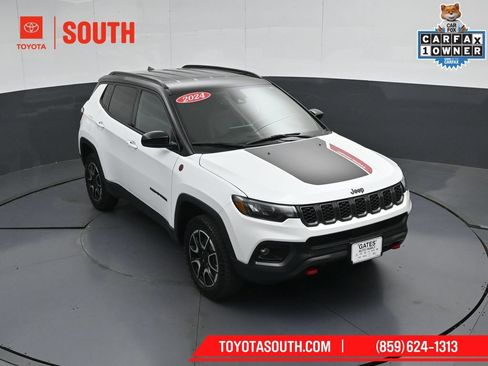 Used 2024 Jeep Compass Trailhawk AWD/4WD image 46