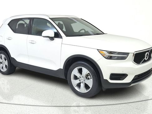 Used 2020 Volvo XC40 T4 Momentum FWD image 1