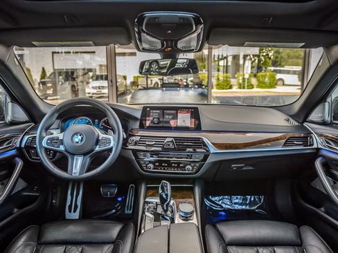 Used 2018 BMW 540i w/ M Sport Package RWD image 3