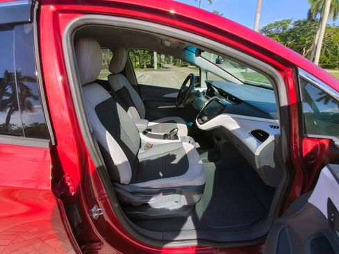 Used 2017 Chevrolet Bolt LT FWD image 39