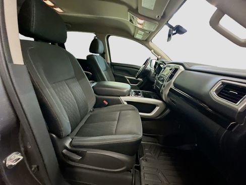 Used 2018 Nissan Titan SV w/ SV Convenience Package AWD/4WD image 32