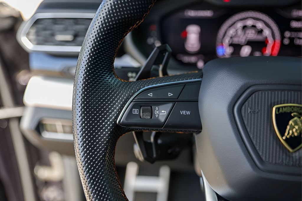Used 2020 Lamborghini Urus AWD/4WD image 14