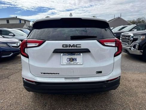 Used 2022 GMC Terrain SLE w/ Elevation Edition image 8