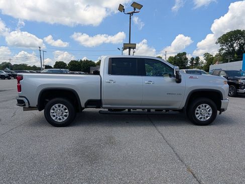 Used 2022 Chevrolet Silverado 2500 LTZ w/ Z71 Off-Road Package AWD/4WD image 2