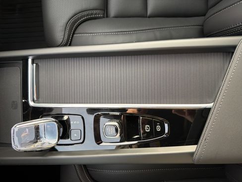 New 2026 Volvo XC60 B5 Ultra w/ Climate Package image 30