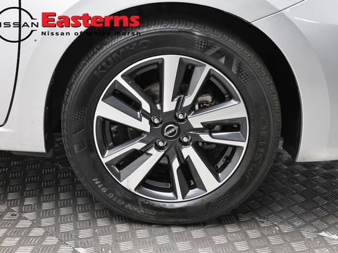 Used 2025 Nissan Versa SV FWD image 30