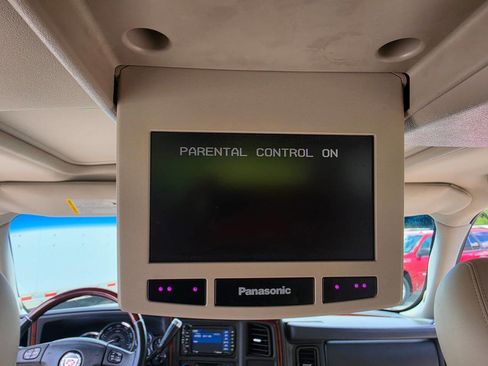 Used 2004 Cadillac Escalade ESV Platinum AWD/4WD image 51
