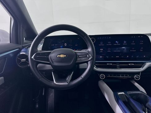 Used 2025 Chevrolet Equinox EV LT image 17