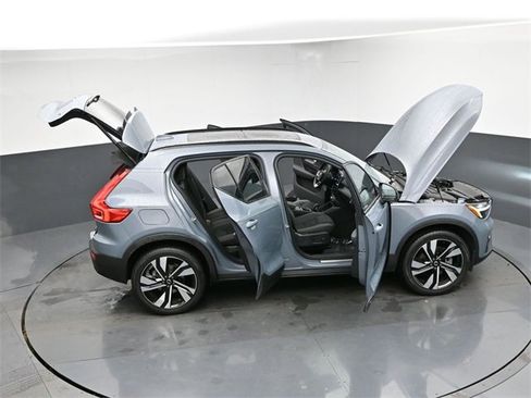 Used 2023 Volvo XC40 B5 Plus w/ Protection Package Premier image 46