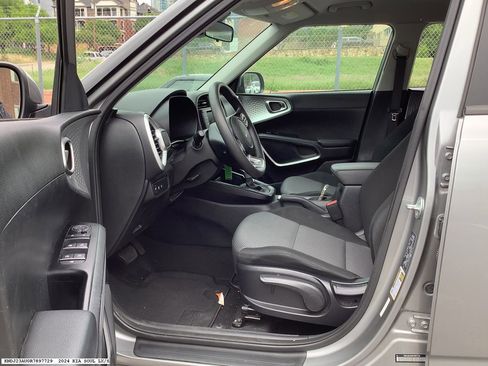 Used 2024 Kia Soul LX w/ Option Group 015 image 13