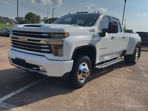 Used 2020 Chevrolet Silverado 3500 High Country AWD/4WD image 6
