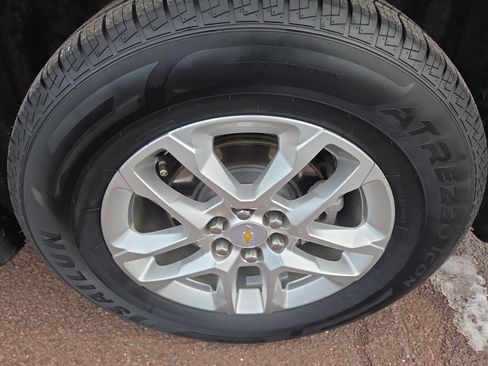 Used 2019 Chevrolet Traverse LT image 11