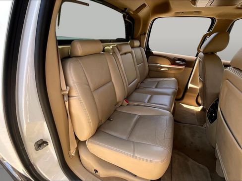 Used 2012 Chevrolet Avalanche LTZ RWD image 18