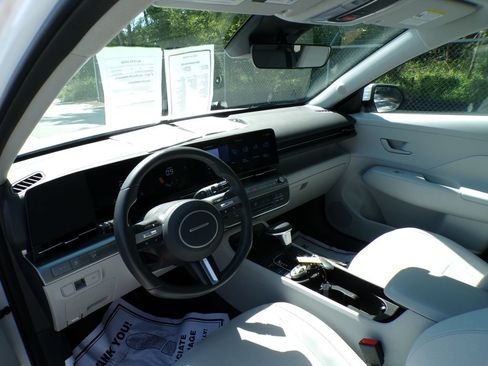 Certified 2024 Hyundai Kona SEL AWD/4WD image 11