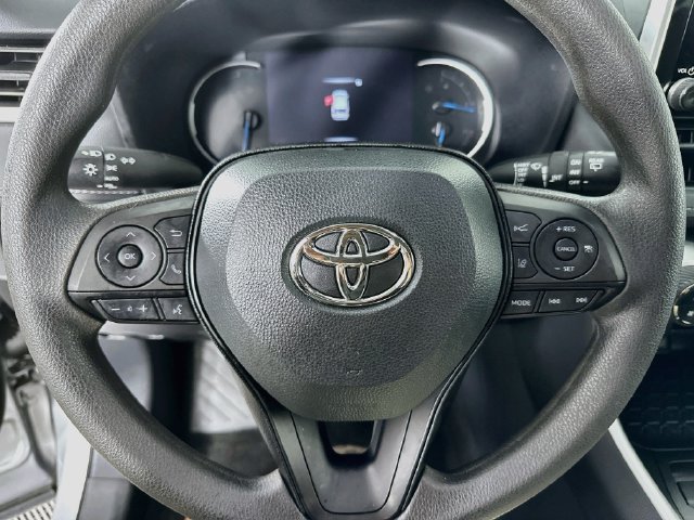 Used 2025 Toyota RAV4 XLE AWD/4WD image 18