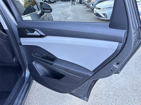 Used 2022 Volkswagen Taos SE image 30