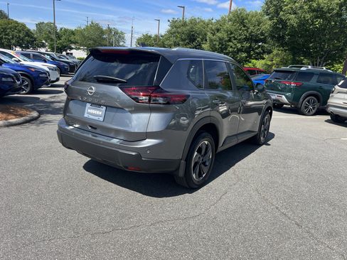 Certified 2025 Nissan Rogue SV w/ SV Premium Package FWD image 5