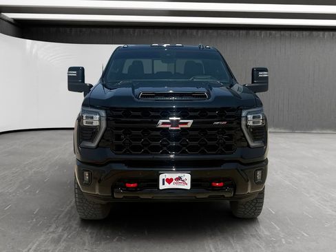 Used 2025 Chevrolet Silverado 2500 ZR2 w/ Technology Package AWD/4WD image 8