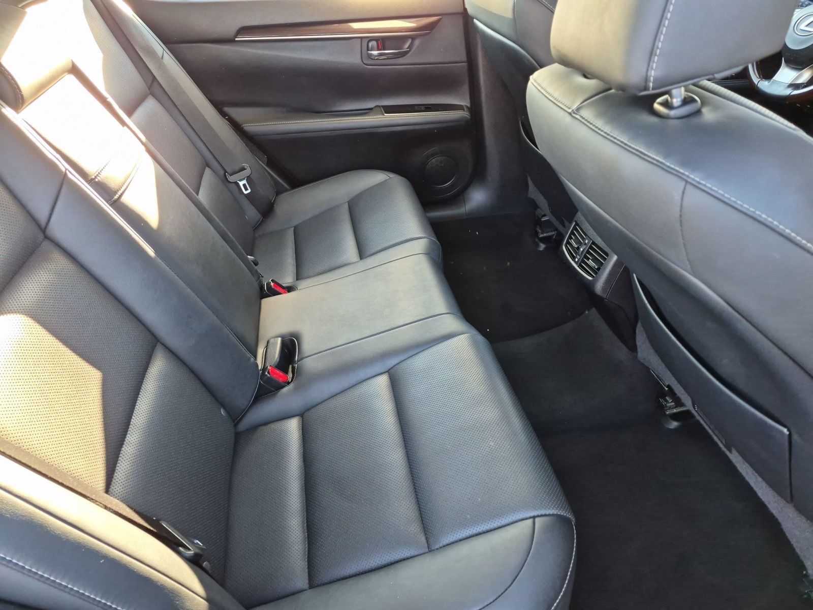 Used 2016 Lexus ES 300h w/ Navigation System Package FWD image 32