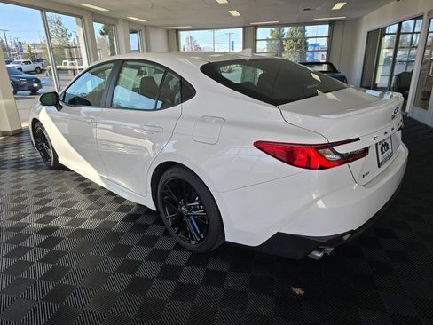 Used 2025 Toyota Camry SE image 5