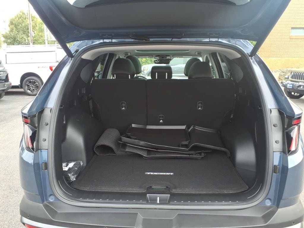 Used 2025 Hyundai Tucson Limited AWD/4WD image 11