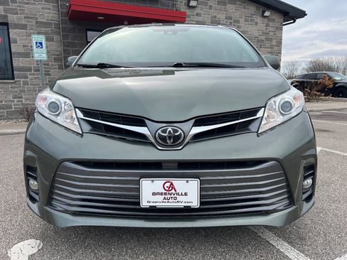 Used 2018 Toyota Sienna XLE Premium image 2