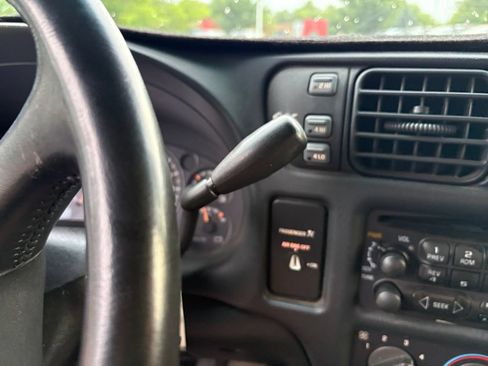 Used 2000 Chevrolet S10 Pickup 4x4 Extended Cab w/ Preferred Equipment Group image 23