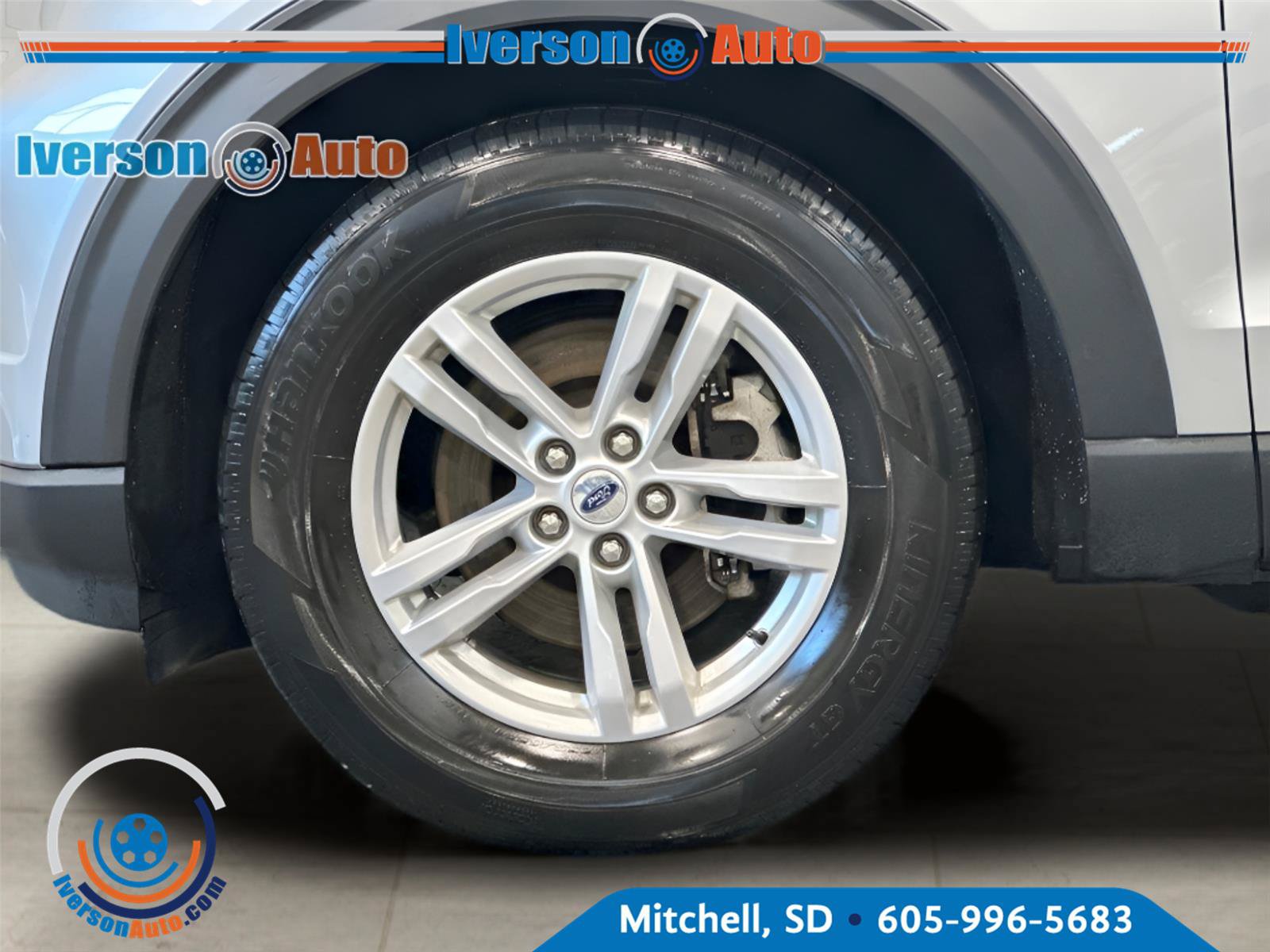 Used 2024 Ford Explorer XLT w/ Equipment Group 202A AWD/4WD image 11