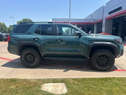 Used 2025 Toyota 4Runner TRD Off-Road Premium AWD/4WD image 2