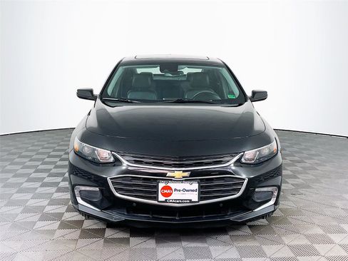 Used 2018 Chevrolet Malibu LT w/ Leather Package image 2