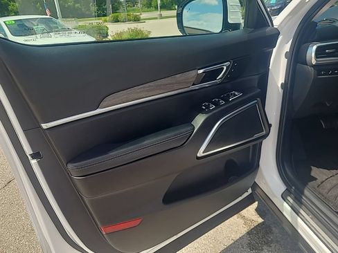 Certified 2022 Kia Telluride SX w/ SX Prestige Package AWD/4WD image 12