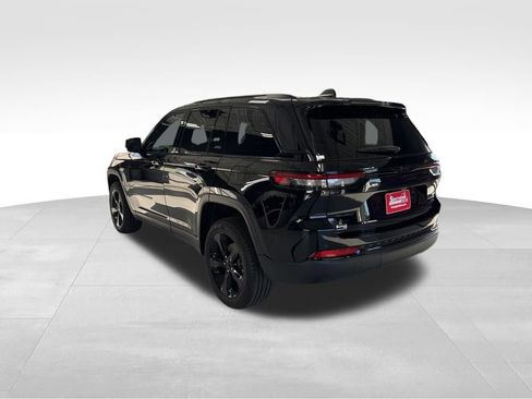 Used 2025 Jeep Grand Cherokee Limited w/ Black Appearance Package AWD/4WD image 3