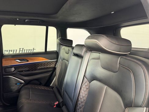 Used 2023 Jeep Grand Cherokee Summit AWD/4WD image 8