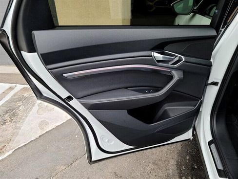 Used 2023 Audi e-tron Premium w/ Convenience Plus Package image 23