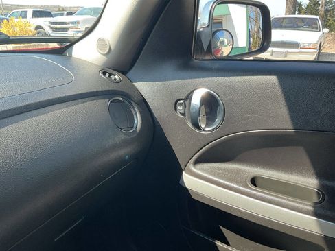 Used 2008 Chevrolet HHR LT image 17