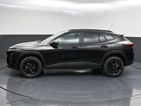 New 2026 Chevrolet Trax LT w/ Midnight Edition FWD image 4