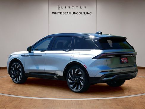 Certified 2025 Lincoln Nautilus Reserve w/ Jet Appearance Package AWD/4WD image 7